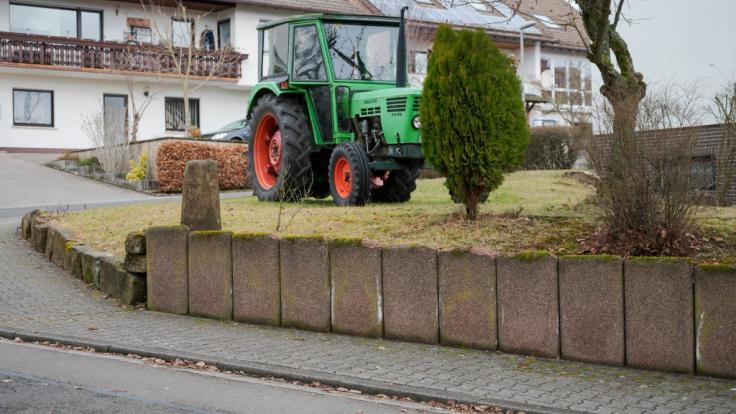 Der Einbrecher erlag noch auf dem Gehweg seinen schweren Verletzungen.