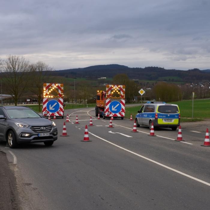 Haus nach Verpuffung eingestürzt! Schwerverletzter nach Gasaustritt auf Firmengelände