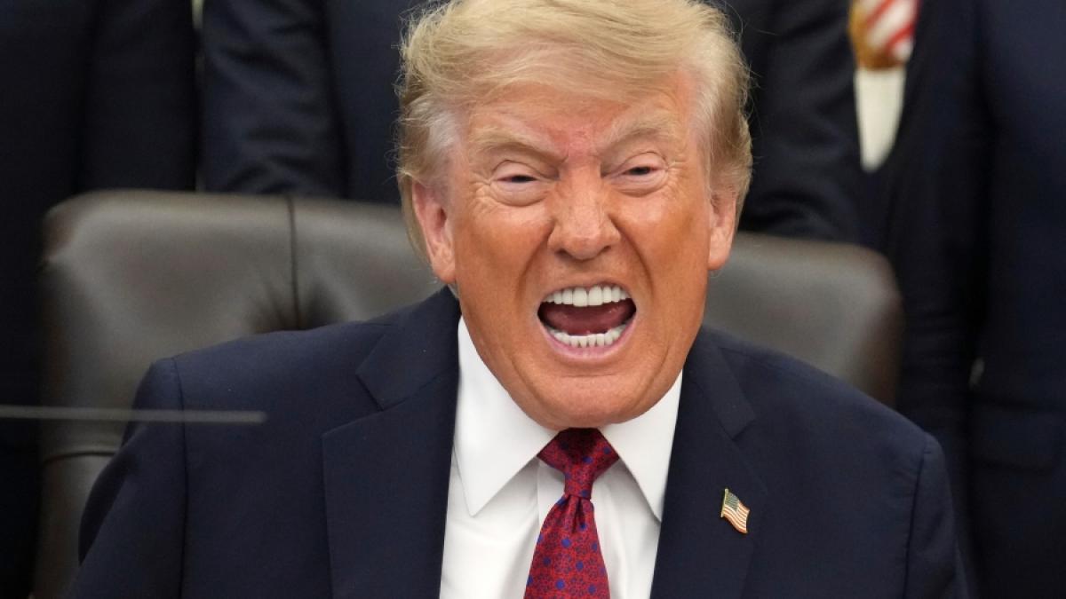 Von Donald Trump kursiert wieder einmal ein verr&uuml;cktes KI-Video im Netz. (Foto)