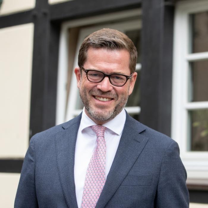 TV-Sensation! Ex-Minister übernimmt beliebte Jauch-Show