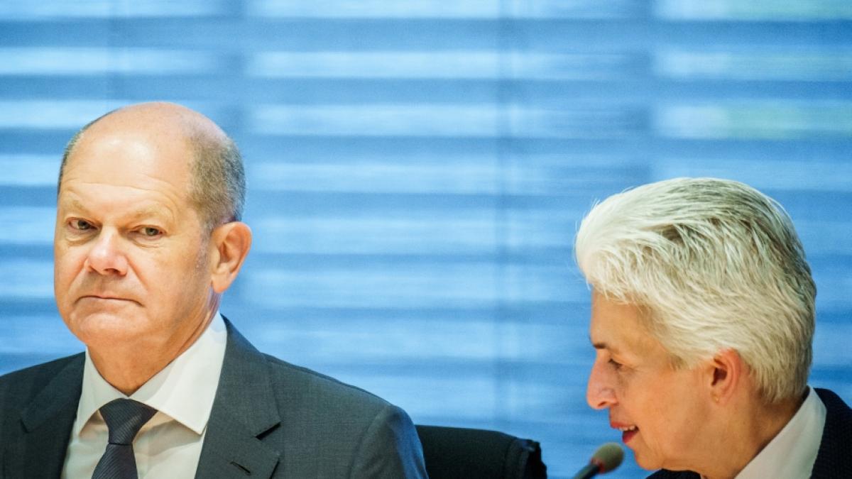 FDP-Politikerin Marie-Agnes Strack-Zimmermann (hier rechts im Bild) und Bundeskanzler Olaf Scholz werden in diesem Leben wohl keine Freunde mehr. (Foto)
