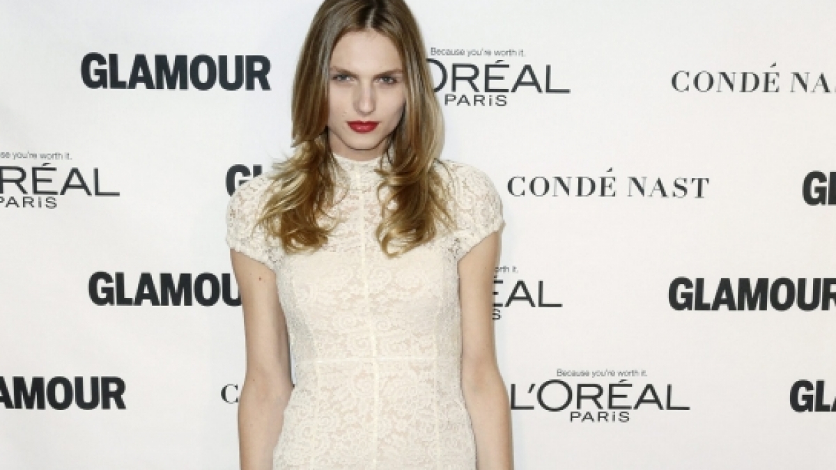 Transgender-Model Andreja Pejic ber&auml;t die GNTM-Jury. (Foto)