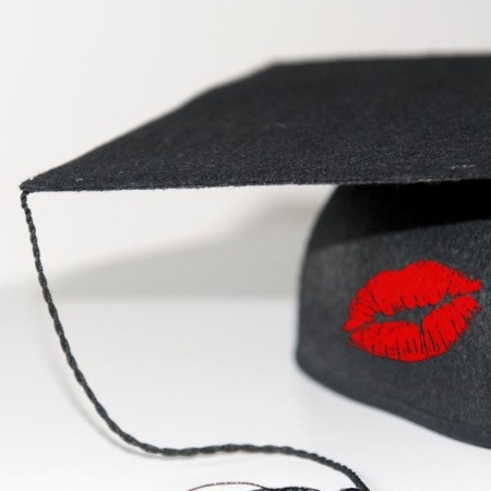 Keine einfache Beziehung steht einem Professor bevor, der sich in seine Studentin verliebt.