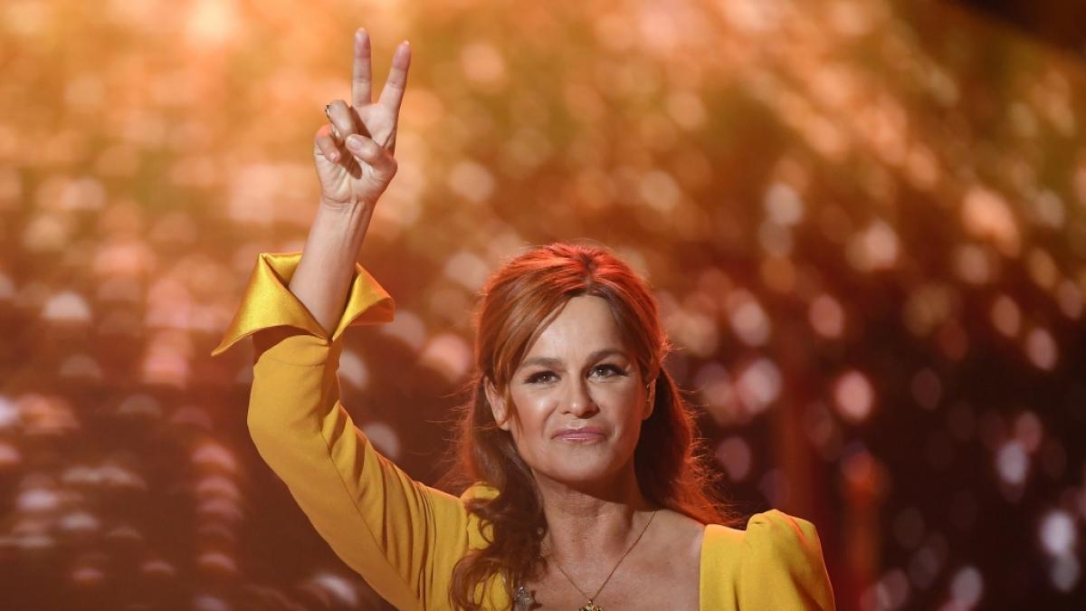 Andrea Berg verf&uuml;hrt beim "Adventsfest der 100.000 Lichter" mit einem gewagten XXL-Ausschnitt. (Foto)