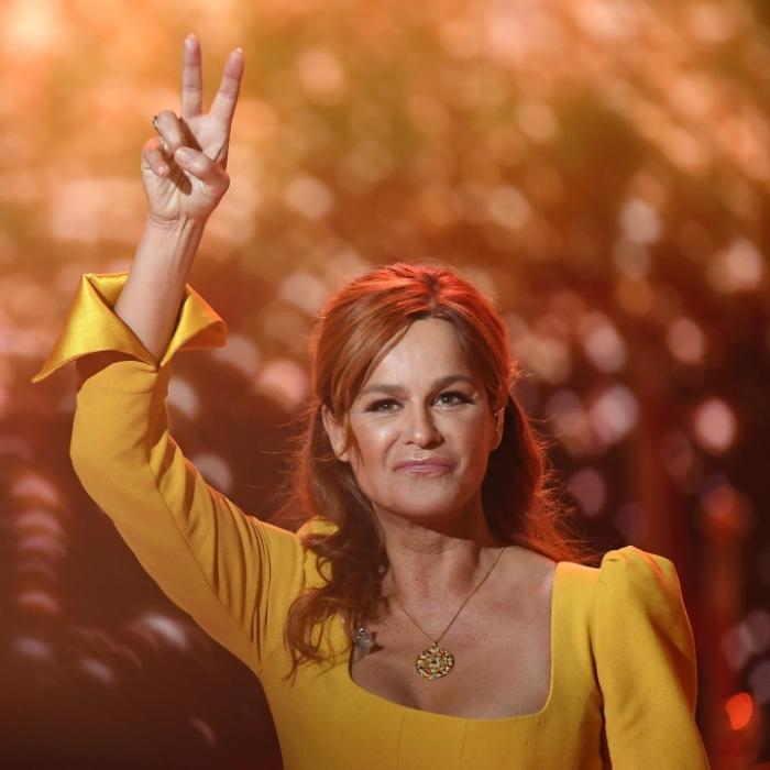 Schlager-Königin überrascht mit riesigem Ausschnitt in Silbereisen-Show