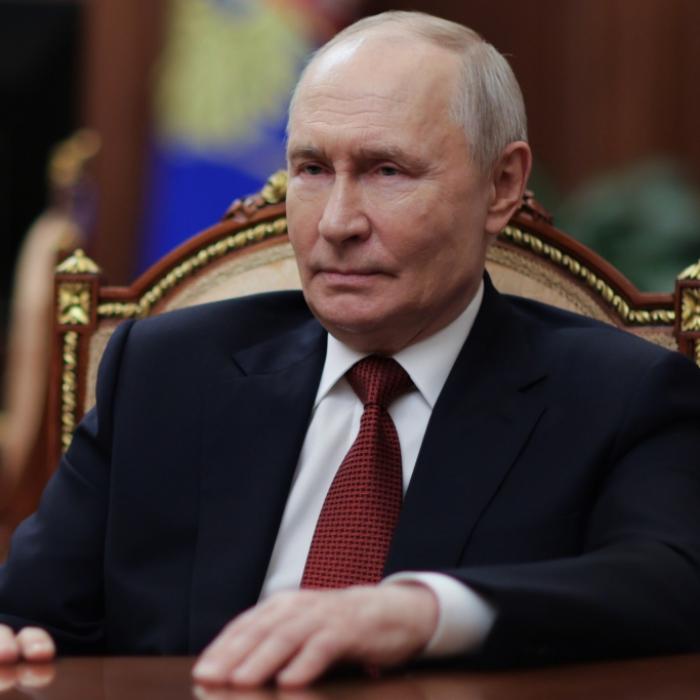 Satellitenaufnahmen zeigen russische Angst – neuer Schutz für Putin-Bomber