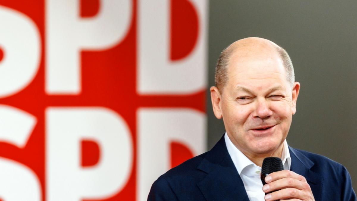 Beim B&uuml;rgerdialog der SPD in L&uuml;neburg musste Olaf Scholz mitten in seiner Taurus-Rede lachen. (Foto)