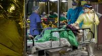 Heillos überlastete Krankenhäuser gab es in China schon mehrmals im Laufe der Corona-Pandemie - nun schlägt das Virus nach dem Ende der Null-Covid-Strategie mit voller Wucht zurück und zwingt das Gesundheitssystem erneut in die Knie.