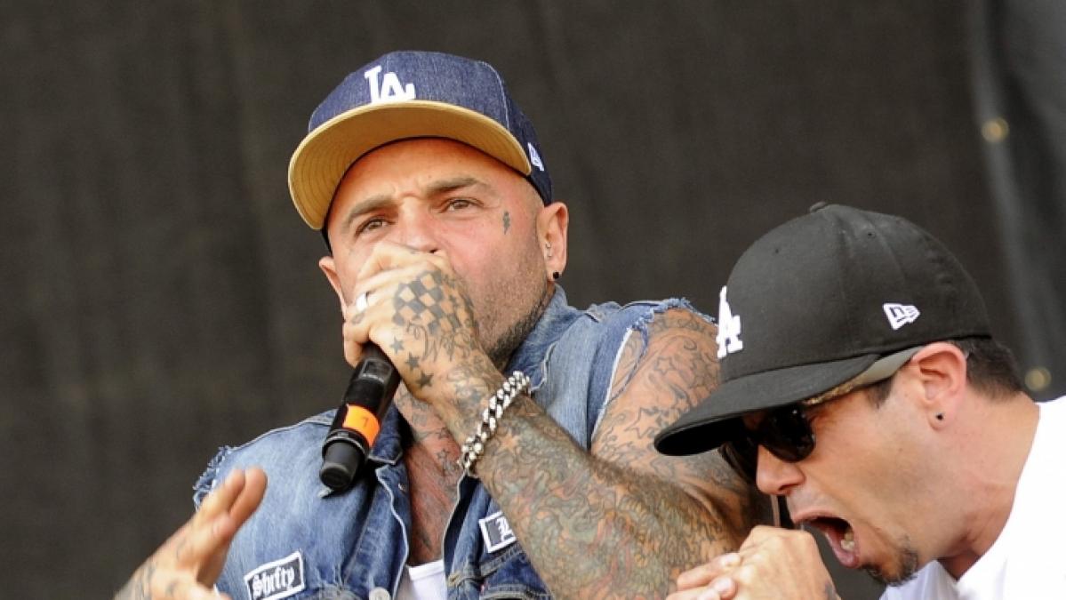 Der S&auml;nger der US-Band Crazy Town, Shifty Shellshock (links im Bild), ist im Alter von nur 49 Jahren verstorben. (Foto)