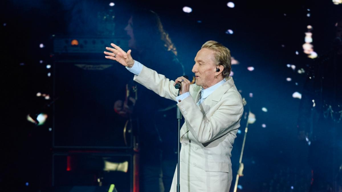 Marius M&uuml;ller-Westernhagen gibt bei seiner "75Live"-Tour noch einmal alles auf der B&uuml;hne. Aus gesundheitlichen Gr&uuml;nden sagte er jetzt ein Konzert in Stuttgart kurzfristig ab. (Foto)