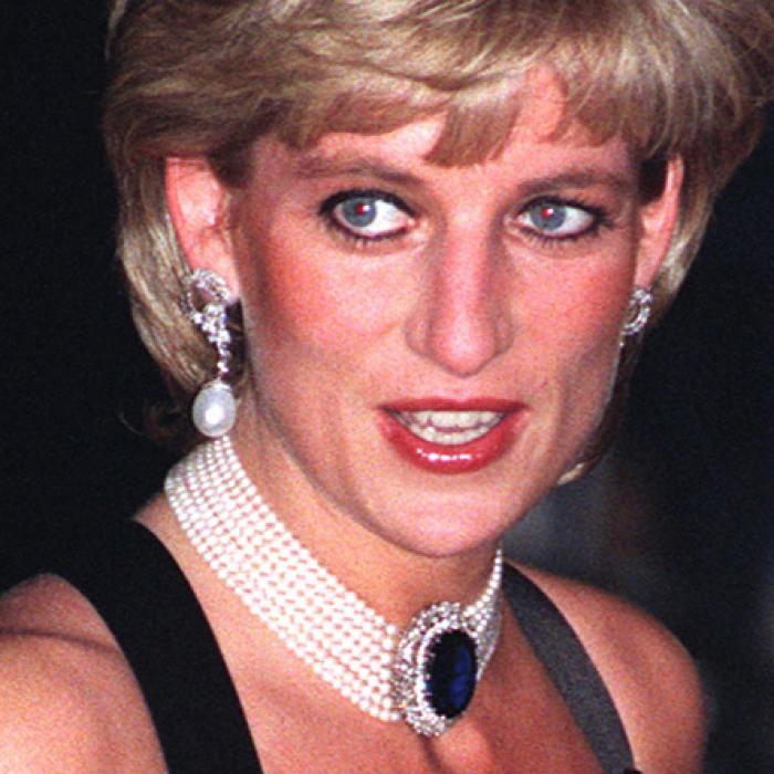 Pikante Enthüllung! Beim Sex sollte sie Camilla-Perücken tragen