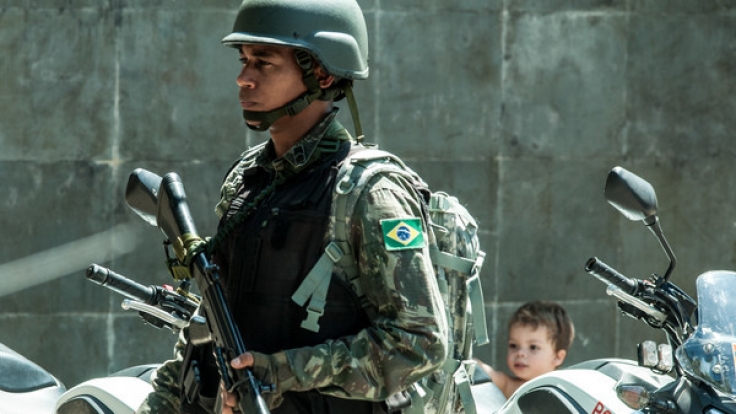 In Brasilien sind drei Jugendliche versehentlich Opfer der Polizei geworden.