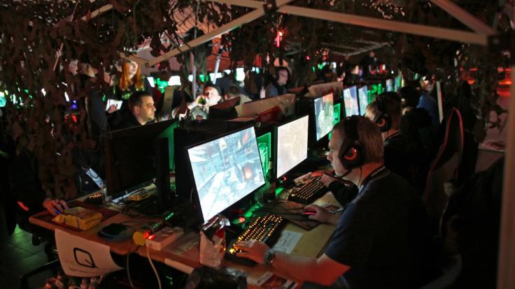 So mancher Computerspielefan dürfte davon träumen, seinen Lebensunterhalt als professioneller eSport-Gamer zu bestreiten - doch wie wird man eSports-Profi?