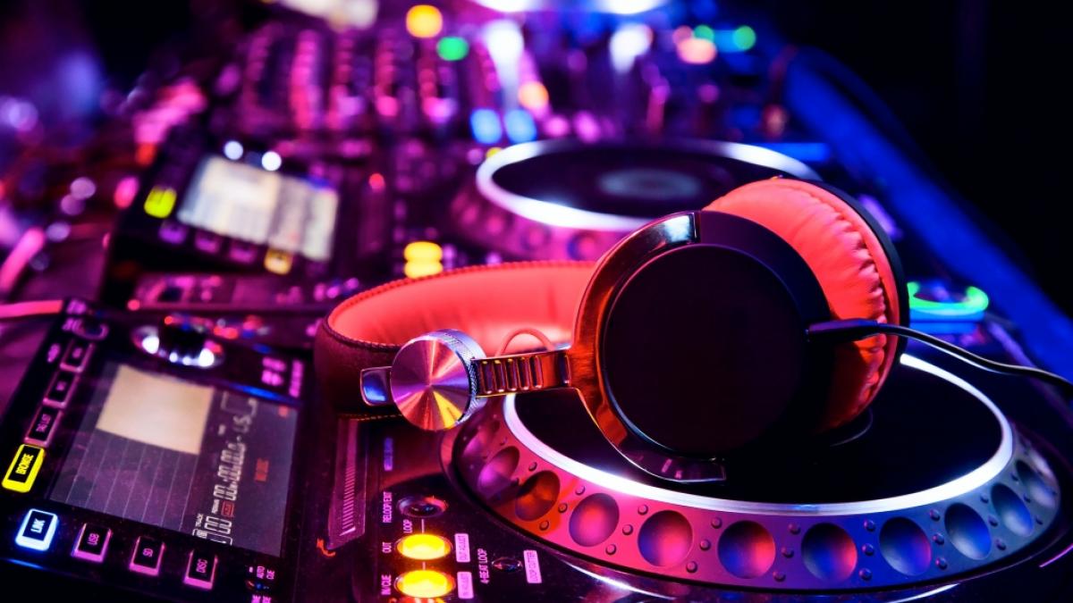 Trauer um Mister Cee: Der legend&auml;re US-DJ, der mit b&uuml;rgerlichem Namen Calvin LeBrun hie&szlig;, ist im Alter von 57 Jahren gestorben (Symbolfoto). (Foto)