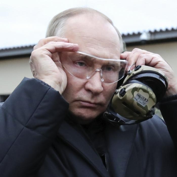 Mit Scharfschützengewehr gesichtet! Jetzt greift Putin selbst zur Waffe