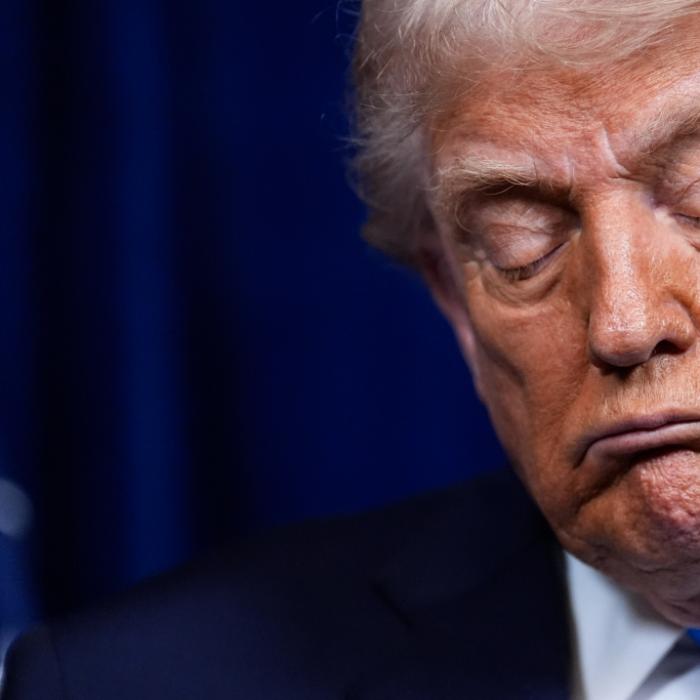 Erschöpfter und kraftloser US-Präsident widersetzt sich eigenem Zerfall