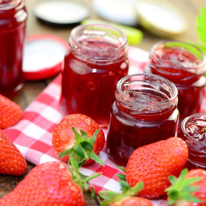 Zuckerbombe mit Pestiziden! Diese Marmelade schmiert ab
