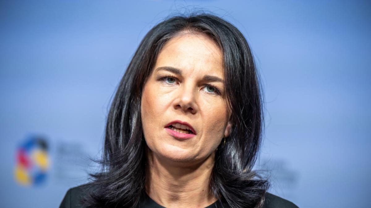 Wegen weiterer Heimlichtuerei um ein Treffen mit Israel-Feinden w&auml;chst die Kritik an Au&szlig;enministerin Annalena Baerbock. (Foto)