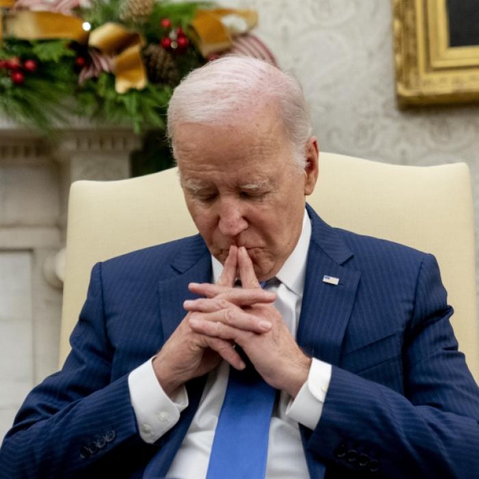 US-Präsident braucht Hilfe beim Anziehen und erinnert sich nicht