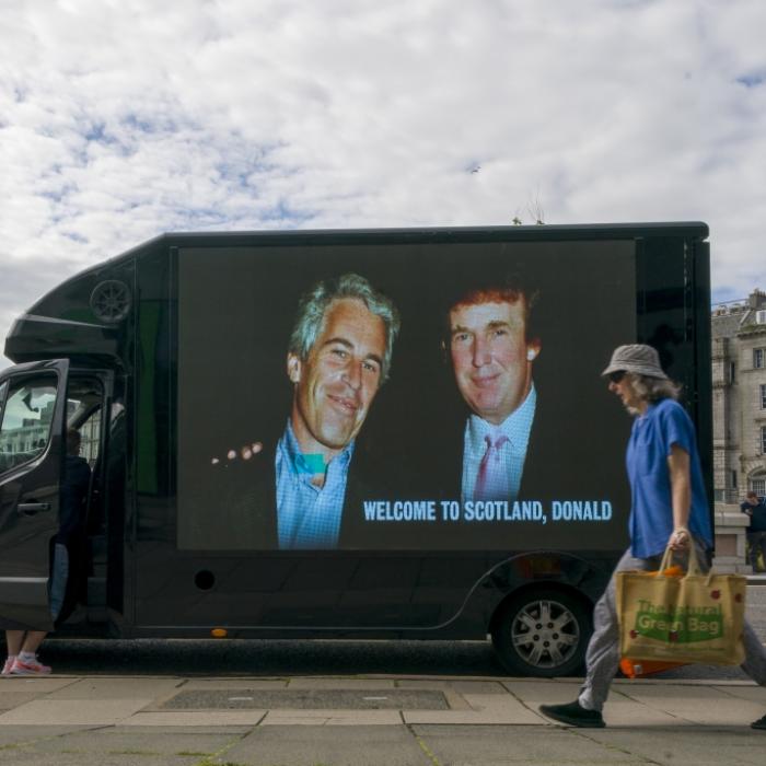 War Epstein nicht pädophil? MAGA-Moderatorin verteidigt Trump-Kumpel