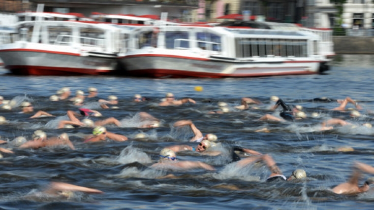 Im Hamburger Ironman-Wettbewerb auf der Langdistanz über 3,8 Kilometer Schwimmen, 180 Kilometer Radfahren und 42,195 Kilometer Laufen sind im Elitefeld 30 Männer und zehn Frauen am Start.