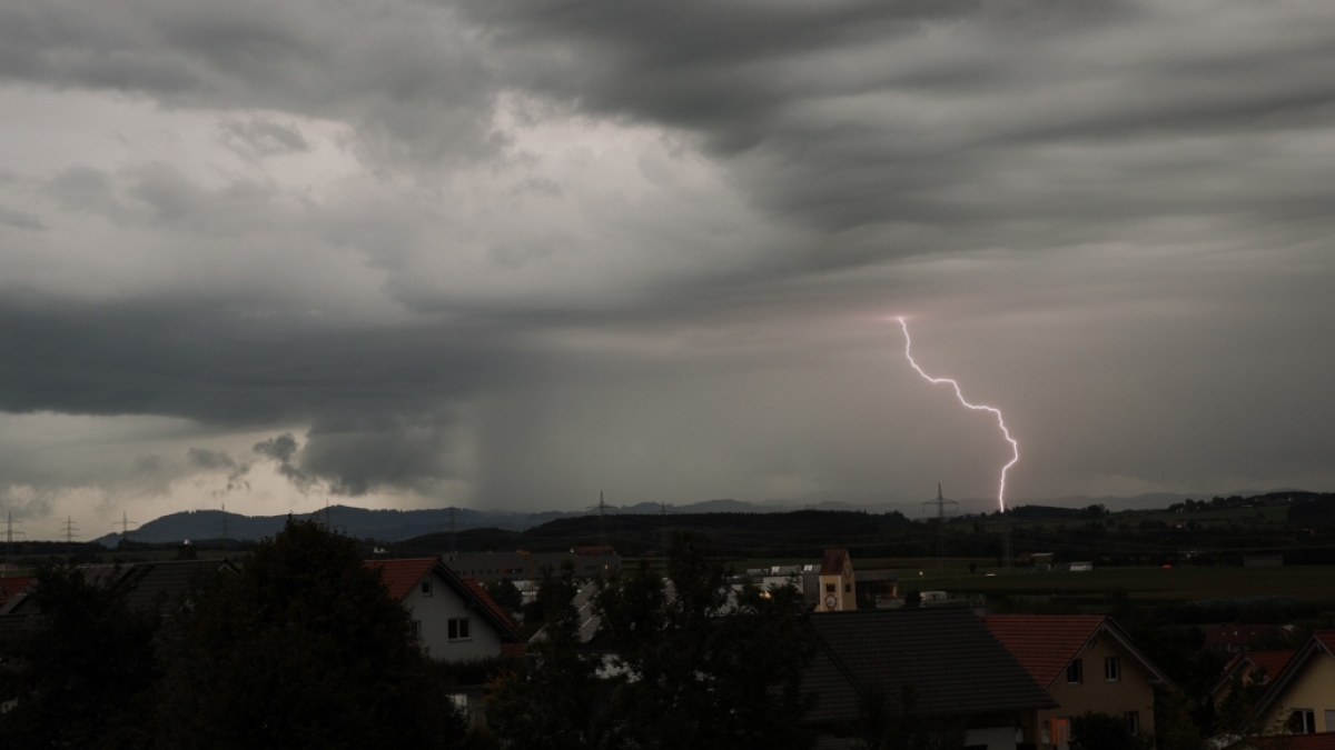 Der DWD hat eine Gewitter-Warnung herausgegeben (Symbolbild). (Foto)