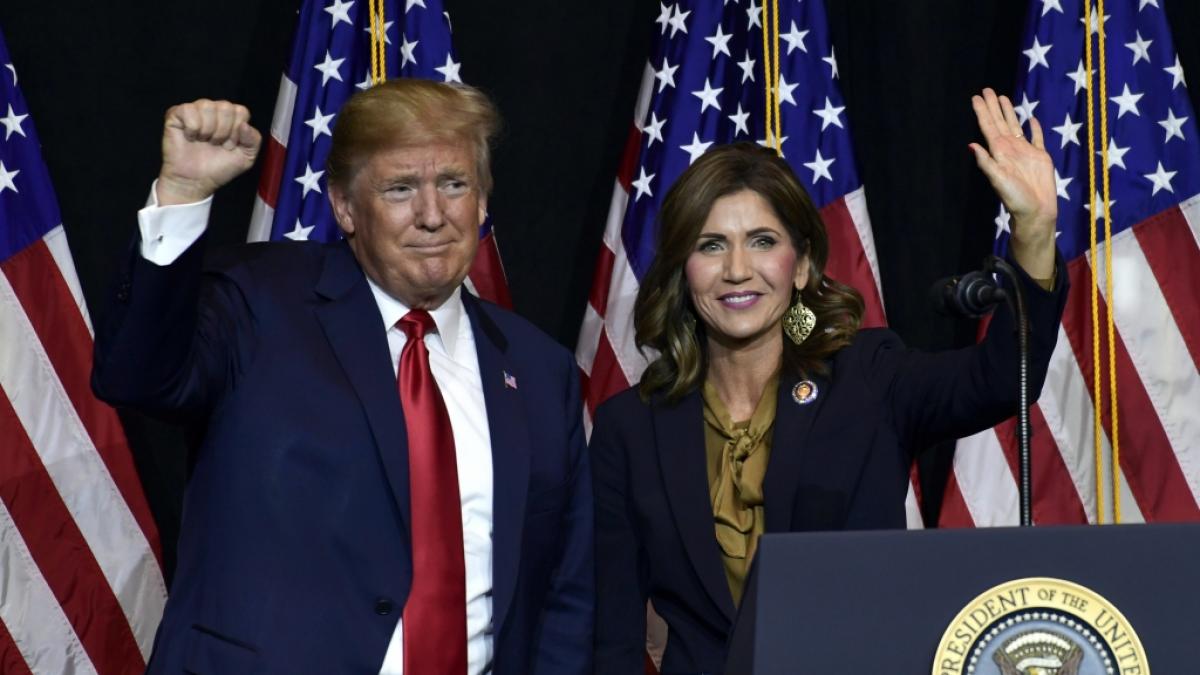 Einst galt Kristi Noem als Donald Trumps Liebling. Doch die ehemalige Heimatschutzministerin machte einen Fehler, den er nicht verzeihen kann. (Foto)