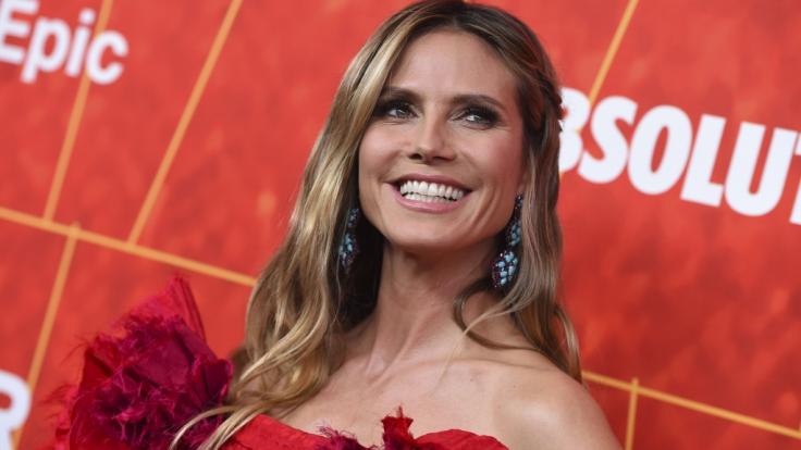 Heidi Klum zeigt ihre Zwillings-Überraschung im Video.