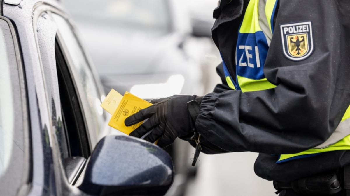 Die Bundespolizei hat mit Kontrollen der versch&auml;rften Testpflicht f&uuml;r Reiser&uuml;ckkehrer begonnen. (Foto)