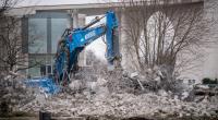Am Berliner Bundeskanzleramt wird eifrig gebaggert - der geplante Erweiterungsbau droht eine Kostenexplosion auszulösen.