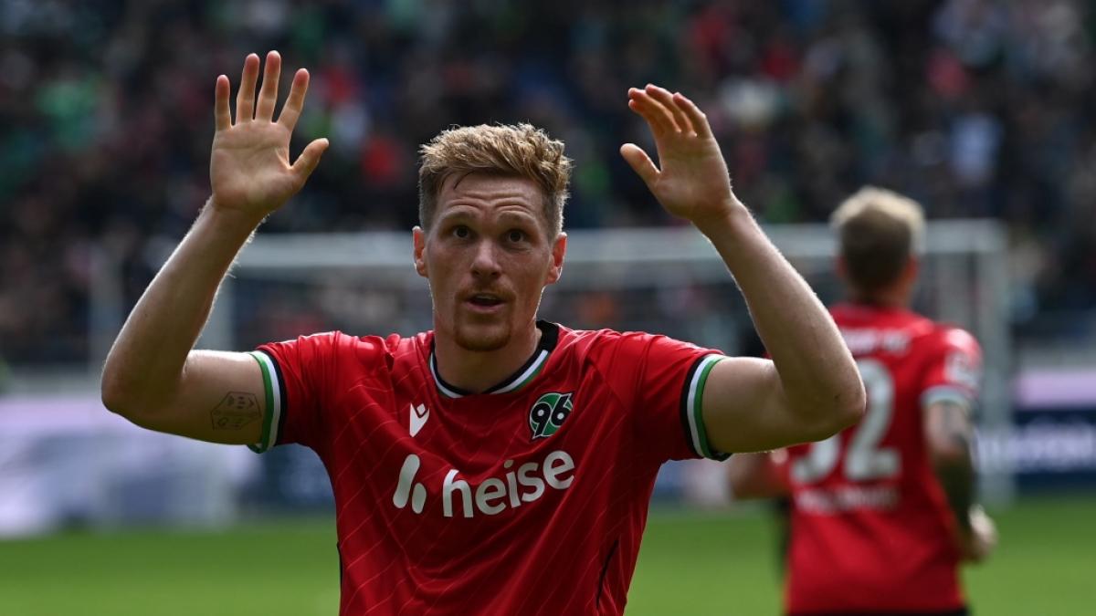 Der ehemalige RB-Kicker jubelt nun &uuml;ber Tore f&uuml;r Hannover 96 - kein Wunder, dass er sich scheinbar pudelwohl f&uuml;hlt, denn mit diesem Verein ist er gro&szlig; geworden. (Foto)