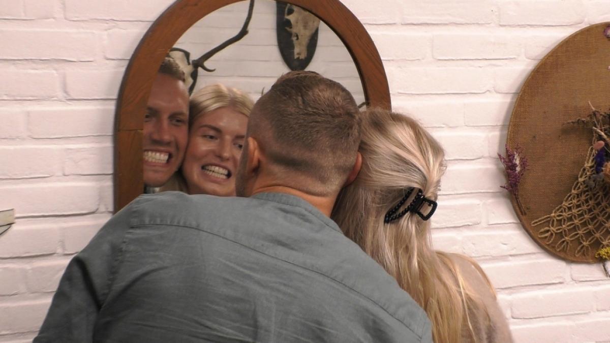 TV-Bauer Patrick und seine Freundin Antonia w&auml;hrend ihrer Teilnahme im RTL-"Sommerhaus. (Foto)