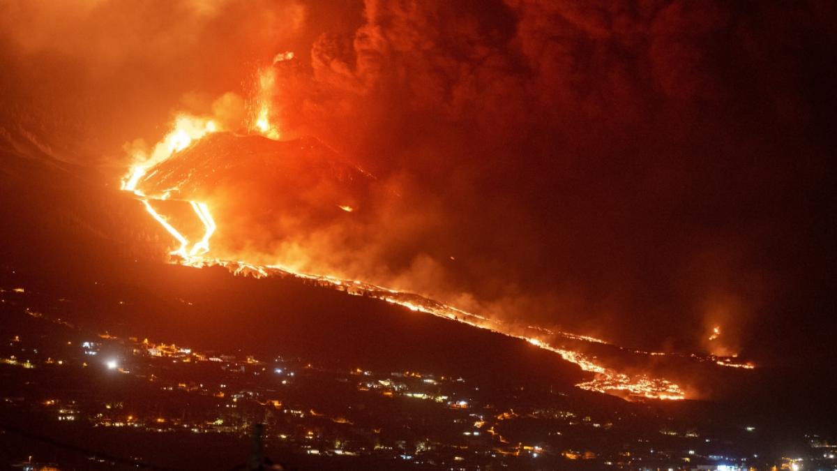 Ein neuer Lavastrom frisst sich &uuml;ber La Palma. (Foto)