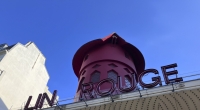 Bei dem Pariser Wahrzeichen Moulin Rouge ist das Mühlrad abgestürzt.