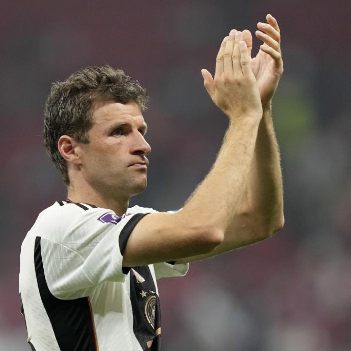 Rücktritt nach WM-Aus? Bayern-Star hält bewegende Abschiedsrede live im TV