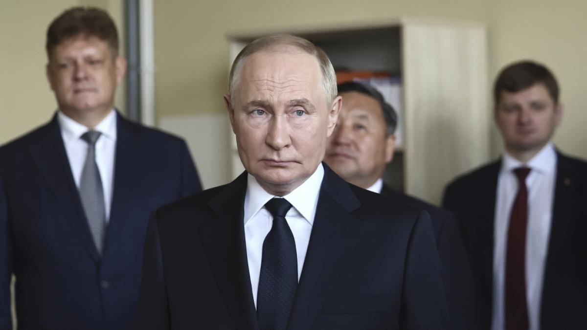 F&uuml;r die Besatzung des Flugzeugtr&auml;gers "Admiral Kusnezow" hatte Wladimir Putin offenbar besondere Pl&auml;ne - nun sind mehrere der Soldaten an der Ukraine-Front vermisst gemeldet worden. (Foto)