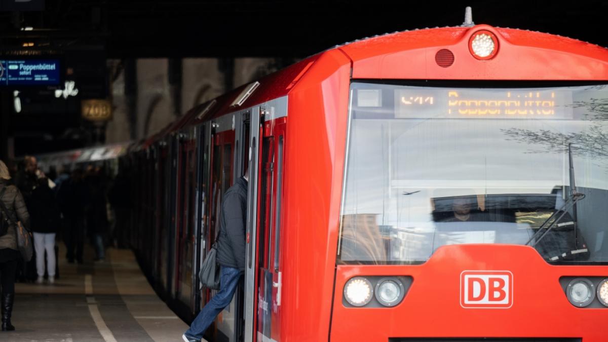 Am Hamburger Hauptbahnhof wurde ein Rollstuhlfahrer von einer S-Bahn erfasst. (Symbolfoto) (Foto)
