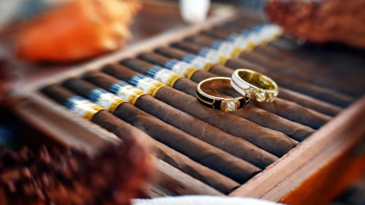 Mit einer Krebs-Lüge versuchte ein Frau in GB sich für ihre Hochzeit Geld zu erschleichen.