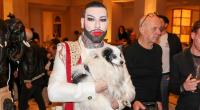 Harald Glööckler mit seinem Hund Billy Kind.