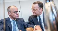 Bundeskanzler Friedrich Merz und Unionschef Jens Spahn belegen im aktuellen Politikerranking die hinteren Plätze.