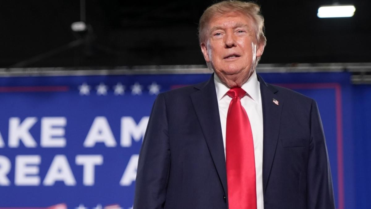 Donald Trump sieht sich nach seinem KI-Bild mit Dolly Parton einer Wut-Welle konfrontiert. (Foto)
