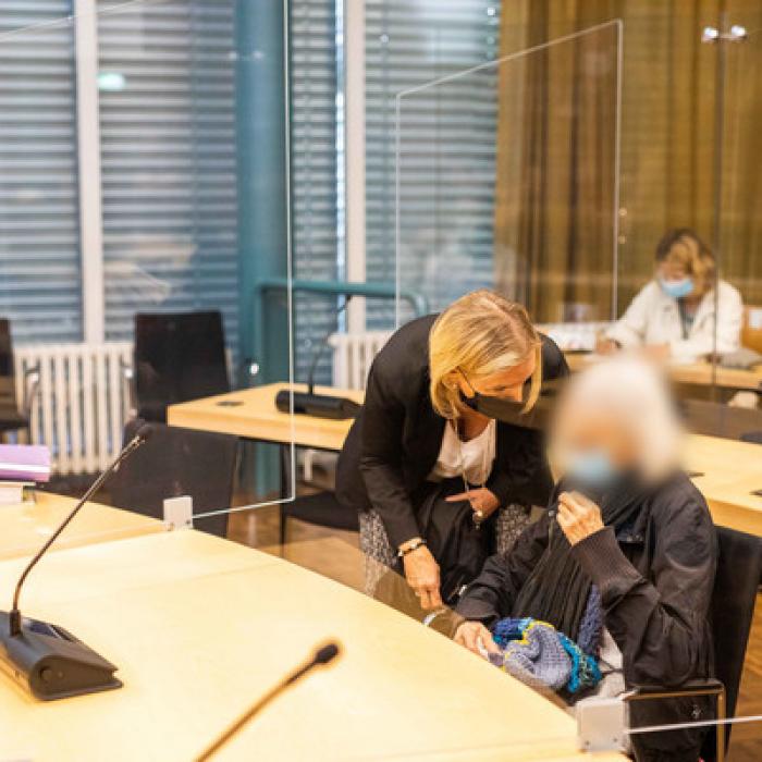 Seniorin (84) zündet Ex-Mann bei lebendigem Leib an - Haftstrafe!