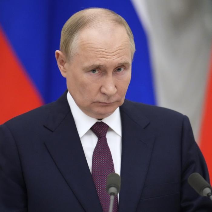 Verheerender Drohnenangriff -  russisches Öllager in Flammen