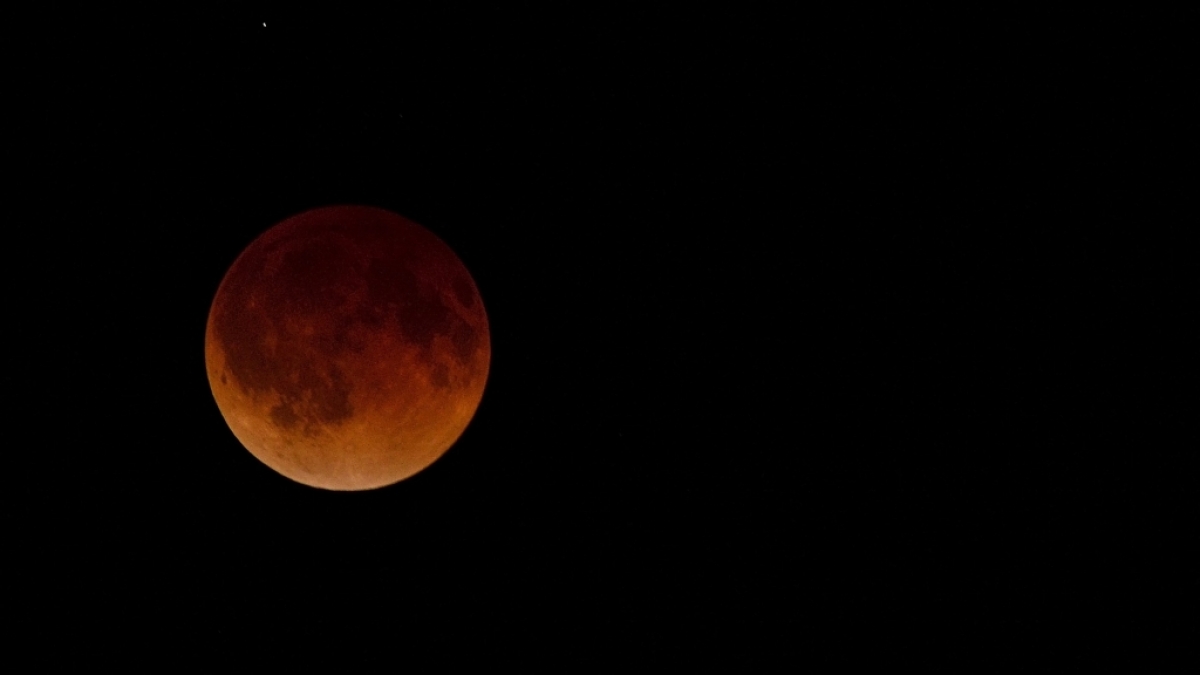 So beeindruckend war der Blutmond am 15. April in Wichita, Kansas, USA zu sehen. (Foto)