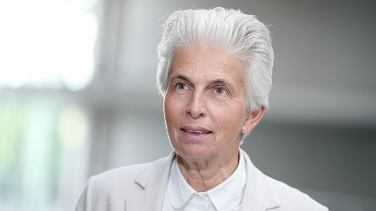 Marie-Agnes Strack-Zimmermann sieht aktuell keine Kampfjets &uuml;ber der Ukraine. (Foto)