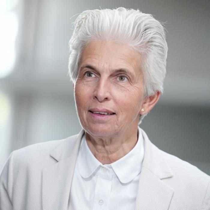 Zweifel nach TV-Auftritt! Wie ernst meint sie ihre Kampfjet-Aussage?