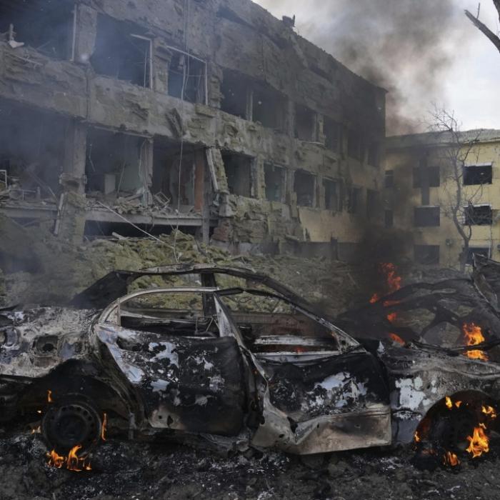 Russland bombardiert Geburtsklinik! Frauen und Kinder unter Trümmern
