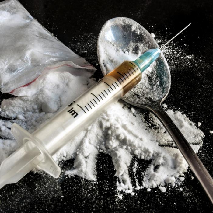Weil sie nicht schlafen wollten! Drogen-Vater spritzt Kindern Heroin