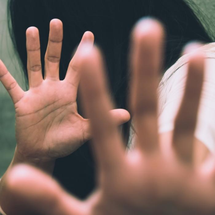 Frau (20) tagelang vergewaltigt - vom Verlobten und seinen Freunden!