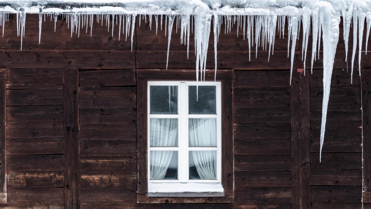 Im Winter sollten Fenster m&ouml;glichst dicht sein, damit Sie das Geld nicht zum Fenster rauswerfen (Foto)